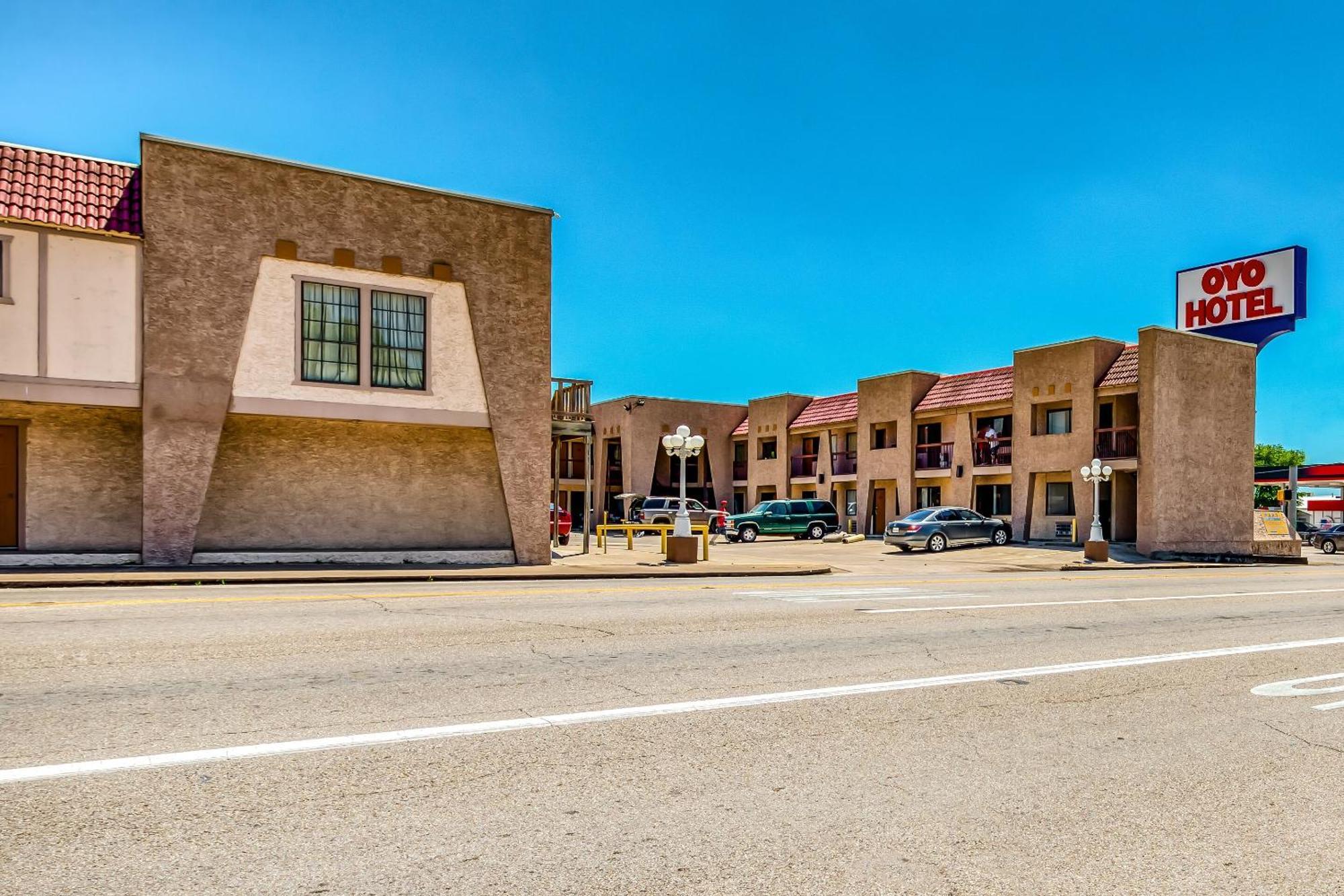 OYO Hotel Groesbeck Buitenkant foto