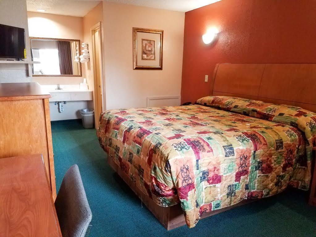 OYO Hotel Groesbeck Buitenkant foto